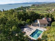 Stupenda villa moderna, classe energetica B, con piscina...