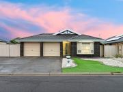 Style, Space & Lifestyle Convenience on 488m² Family...