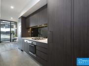 Stylish 1 Bedroom Apartment in Prime CBD Location –...