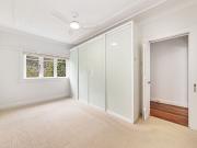Stylish 1 Bedroom Apartment with Home Office & Modern...