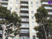 Stylish 1 Bedroom Apartment with Premium Southbank...