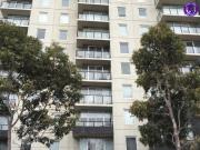 Stylish 1 Bedroom Apartment with Premium Southbank...