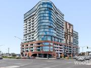 Stylish 1 Bedroom Apartment with Sweeping Views & Resort...