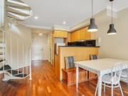 Stylish 1 Bedroom Loft Apartment in the Heart of Melbourne