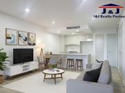 Stylish 1 Bedroom + Study 2nd Bed Apartment