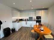 Stylish 2 Bed 2 Bath Modern Flat On Newmarket Road