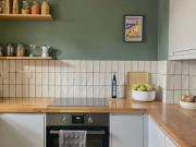 Stylish 2 Bed Flat Near E&C Station