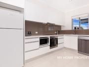 Stylish 2 Bedroom, 2 Bathroom Unit Prime Greenslopes...