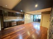 Stylish 2 Bedroom Apartment in the Heart of Melbourne CBD