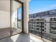 Stylish 2 Bedroom Apartment with City Views and Parking...