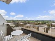 Stylish 2 Bedroom Apartment with Panoramic Balcony Views...