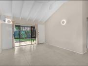 Stylish 2 Bedroom End Unit in Quiet Cul de Sac