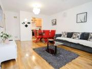 Stylish 2 Bedroom House with Balcony in Greenwich, London Stylish 2 Bedroom House with Balcony in Greenwich, London