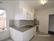 Stylish 2 Bedroom Unit in McKinnon – Perfectly Located!