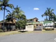 Stylish 2 Bedroom Unit in the Heart of Mermaid Waters Stylish 2 Bedroom Unit in the Heart of Mermaid Waters