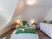 Stylish 2 Room Apartment with Home Office Option near... Stylish 2 Room Apartment with Home Office Option near...