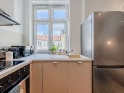 Stylish 2 room duplex: Trendy living in Berlin's...