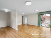 Stylish 3 Bed Retreat Near Station, Shops & Cafés!