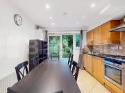 Stylish 3 Bedroom Flat on Quiet Residential Street