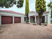 stylish 3 bedroom residence with ser.