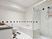 STYLISH 3 BEDROOM URBAN RETREAT IN VIBRANT RICHMOND –...
