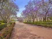 Stylish 3rd Floor Studio Apartment with Balcony Varsity...