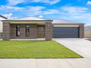 Stylish 4 Bedroom Gem in White Box Rise Mountain Views,...