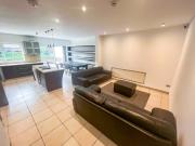 Stylish 6 Bedroom Property with Lounge & Garden Stylish 6 Bedroom Property with Lounge & Garden