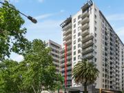 Stylish 9th floor living with city views