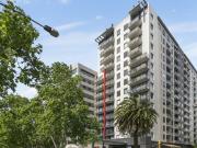 Stylish 9th floor living with city views