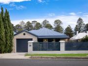 Stylish and Convenient Central Warrnambool Townhouse