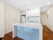Stylish and Modern 1BR Apartment in the Heart of Sydney CBD