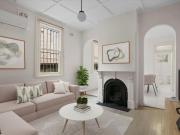 Stylish and Modern 2 Bedroom House Petersham