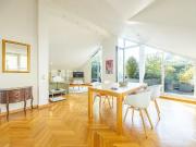 Stylish and modern loft in top location with roof...