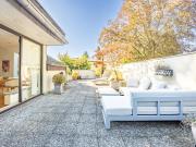 Stylish and modern loft in top location with roof...