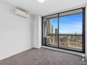 Stylish and Spacious Apartment with Great West Side City...