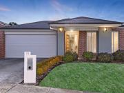 STYLISH AND SPACIOUS HOME IN PEACEFUL COURT LOCATION