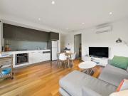 Stylish and Sunlit Apartment with Private Courtyard in...