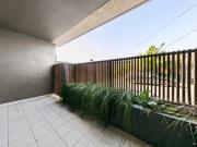 Stylish and Sunlit Apartment with Private Courtyard in...