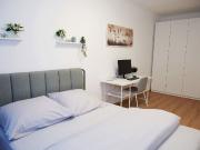 Stylish apartment, 3 minutes walk from subway, parking...