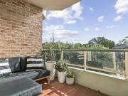 Stylish Apartment in Prime Carlton Location