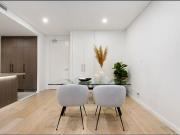 STYLISH APARTMENT OFFERS EASY PARKSIDE LIFESTYLE