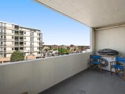 Style & Convenience on the Thornbury Fringe