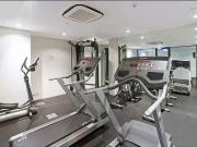 Stylish Apartment with Balcony, Gym & Pool Access