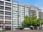 Stylish Apartment with Breathtaking MCG & City Views in...