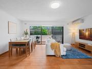 Stylish Apartment With Lock Up Garage