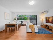 Stylish Apartment With Lock Up Garage