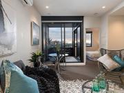 Stylish Apartment with Stunning City Views in Richmond!