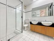 Stylish Apartment with Swan River Views in Prime South...