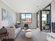 STYLISH BAUHAUS APARTMENT NEAR DARLING HARBOUR & THE CITY